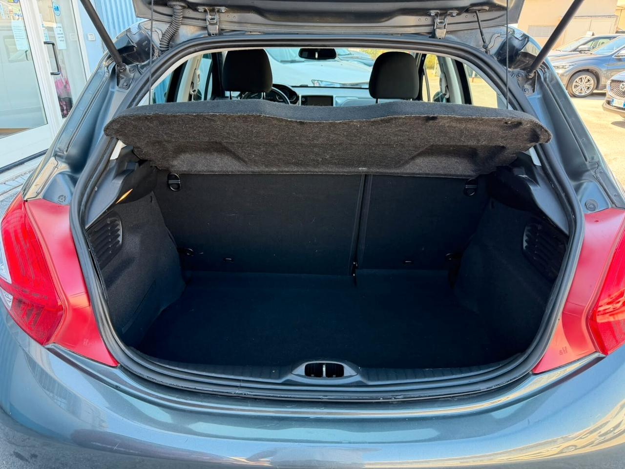 Peugeot 208 1.4 HDi x neopatentati 2012