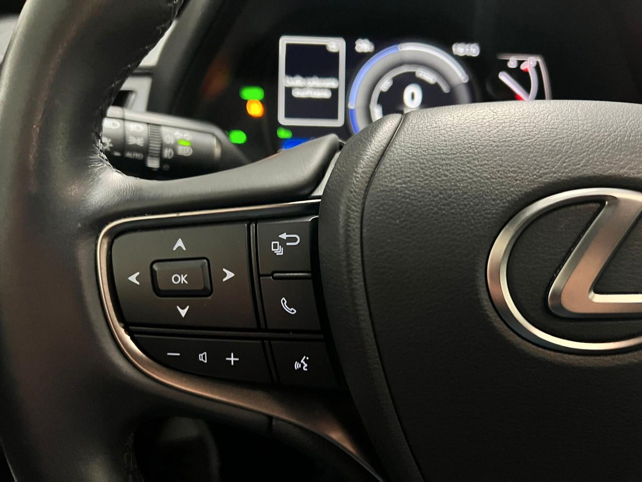 Lexus UX Hybrid Urban
