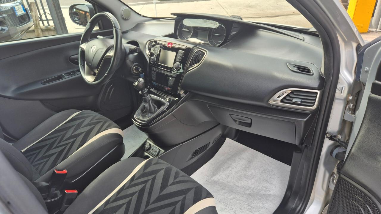 Lancia Ypsilon 1.2 69 CV 5 porte Gold