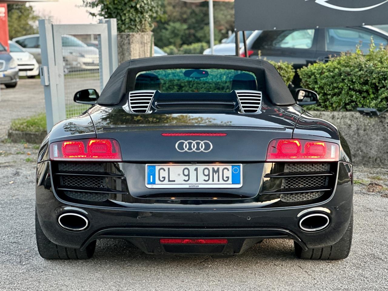 AUDI R8 Spyder 5.2 V10 FSI quattro R tronic 2011