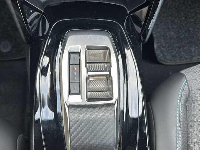 Peugeot 2008 motore elettrico 136 CV Allure