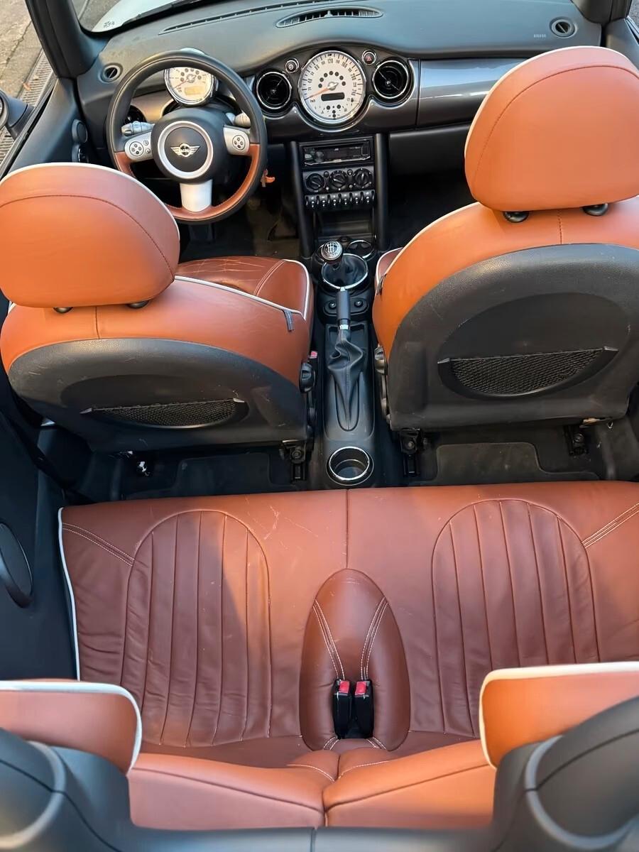 Mini Cooper cabrio Sidewalk