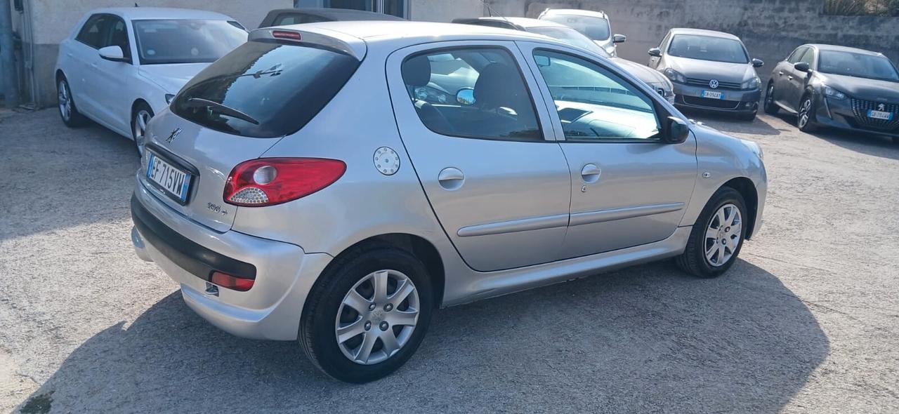 Peugeot 206 1.1 5p. Trendy - 2011 40.000km
