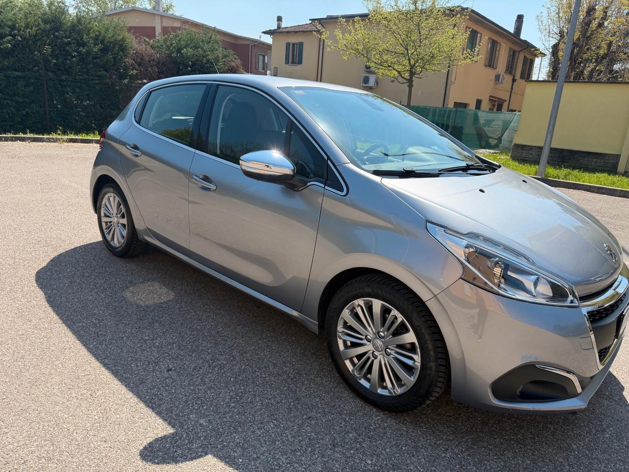 Peugeot 208 1.5 - NEOP. - NAV. - 12 MESI DI GARANZIA -