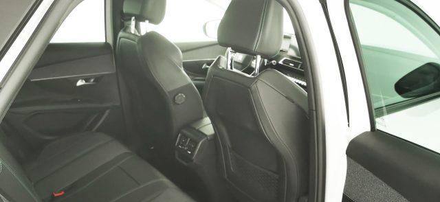 PEUGEOT 3008 Hybrid4 300 e-EAT8 Allure Pack