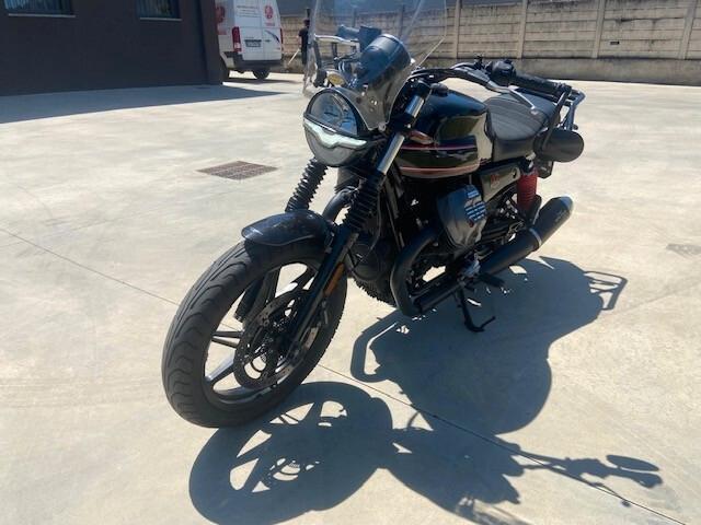 Moto Guzzi V7 IV STONE " SPECIAL EDITION" 2023 KM 10.000