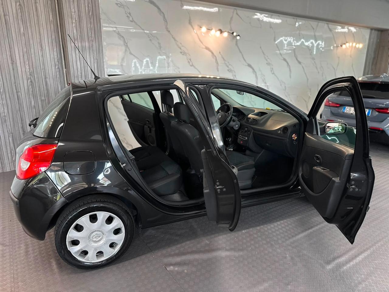 Renault Clio 1.2 16V 5 porte Le Iene
