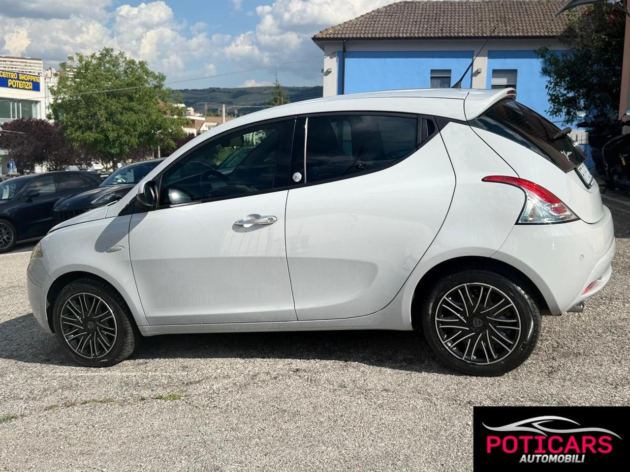 Lancia Ypsilon 1.2 69 CV 5 porte GPL Ecochic Gold