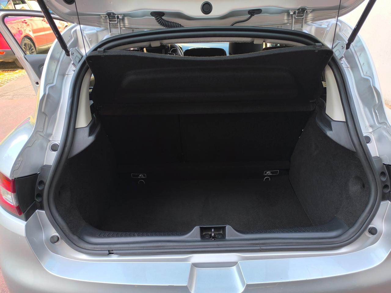 Renault Clio 1.2 75CV 5 porte Costume National