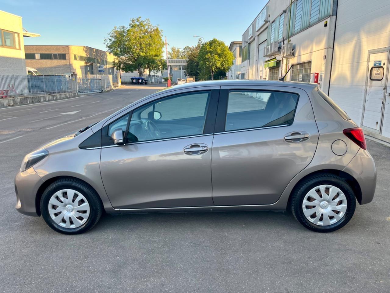 Toyota Yaris 1.0benz 2015 118.000km euro6 per neopatentati