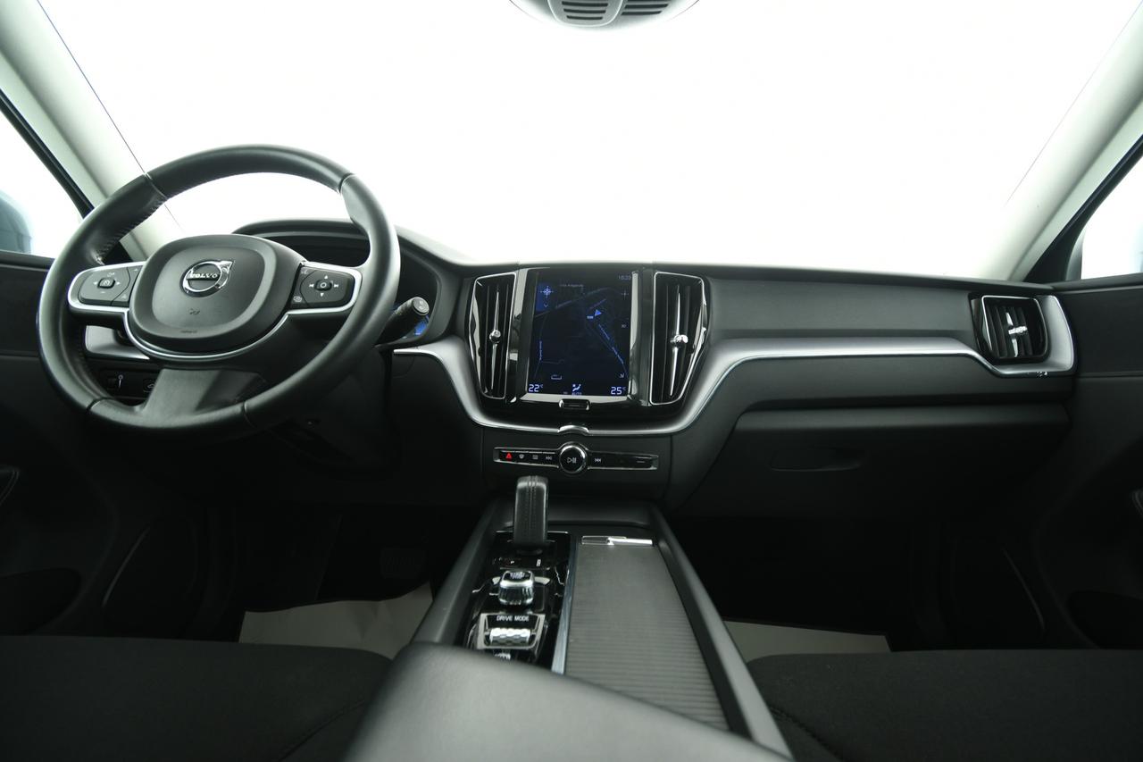 VOLVO XC60 2.0 b4 Momentum Pro awd auto CAMERA+APP CONNECT