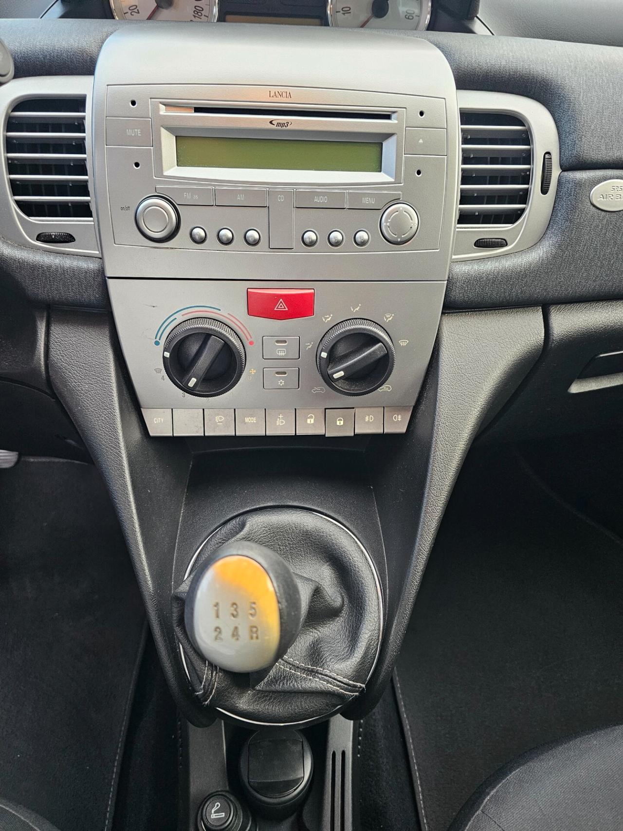 Lancia Ypsilon 1.3 MJT 75 CV Diva