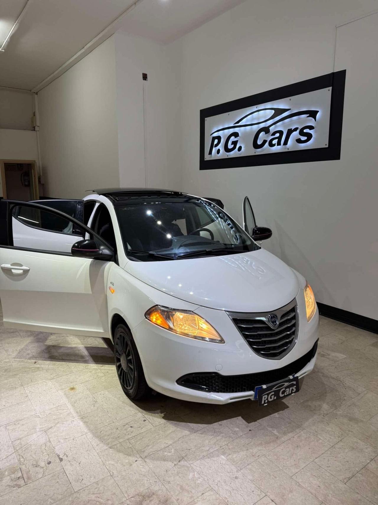 Lancia Ypsilon 1.2 69 CV london Paris