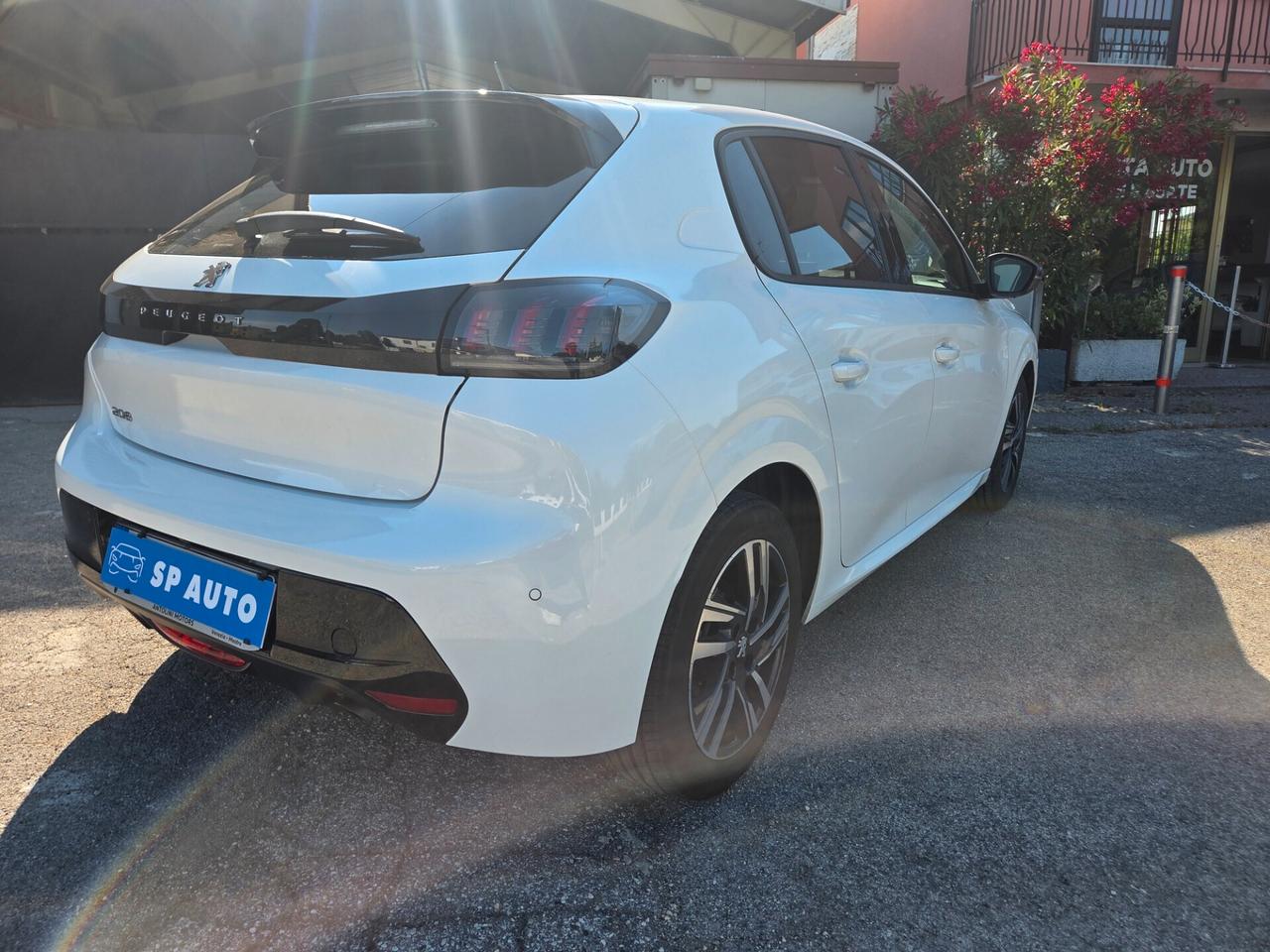 Peugeot 208 Allure 100cv - 2023