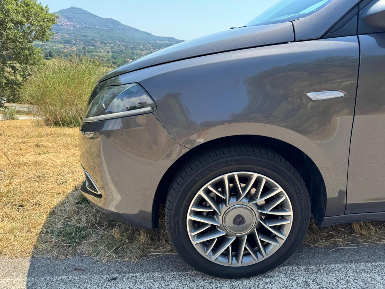 Lancia Ypsilon 0.9 TwinAir 85 CV 5 porte S&S DFN Platinum