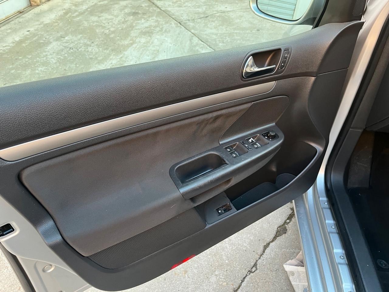 Volkswagen Golf 1.6 16V FSI 5p. Sportline