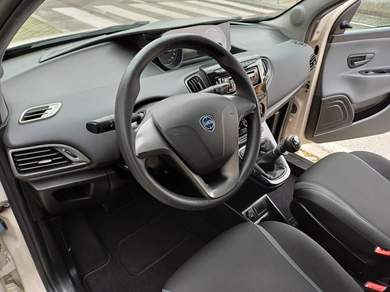 Lancia Ypsilon 1.2 69 CV 5 porte GPL Ecochic Silver