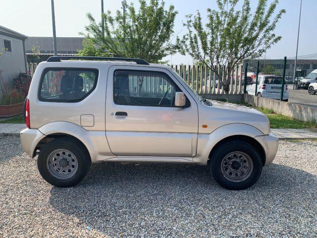 SUZUKI Jimny 1.3i 16V cat 4WD JLX
