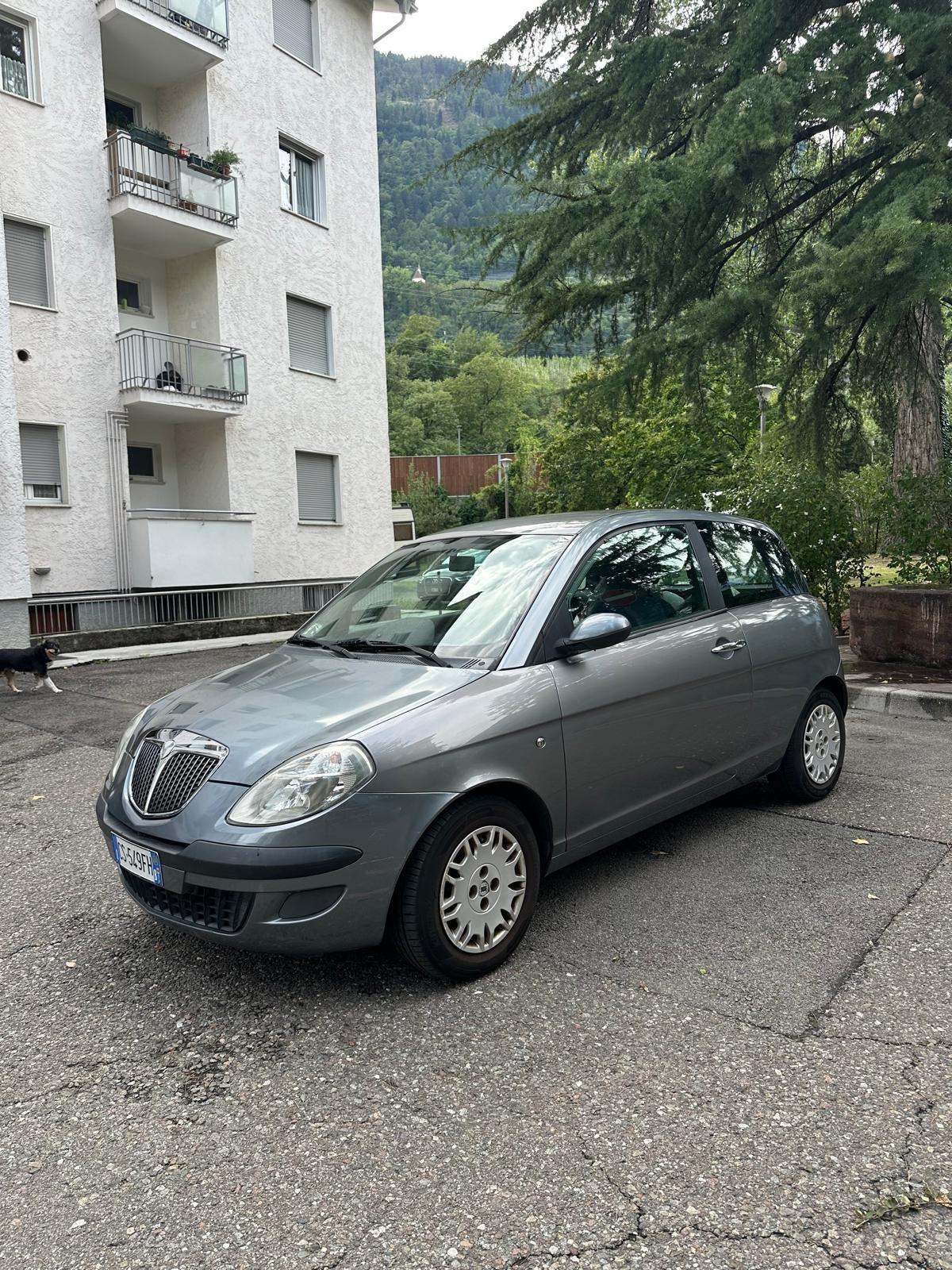 Lancia Ypsilon 1.4 16V Platino NEOPATENTATI