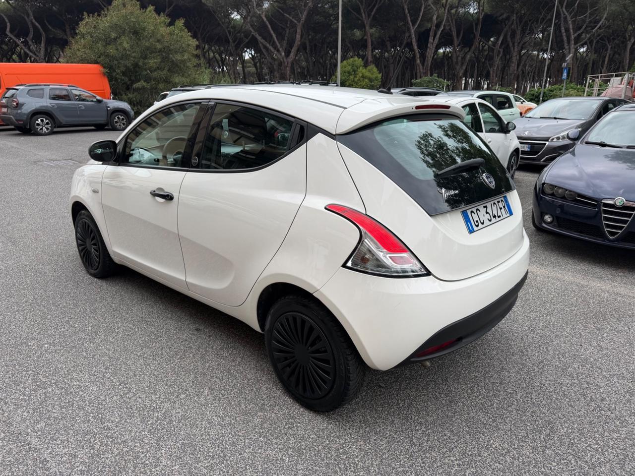 Lancia Ypsilon 1.0 5p S&S Hyb - PREZZO PROMO -