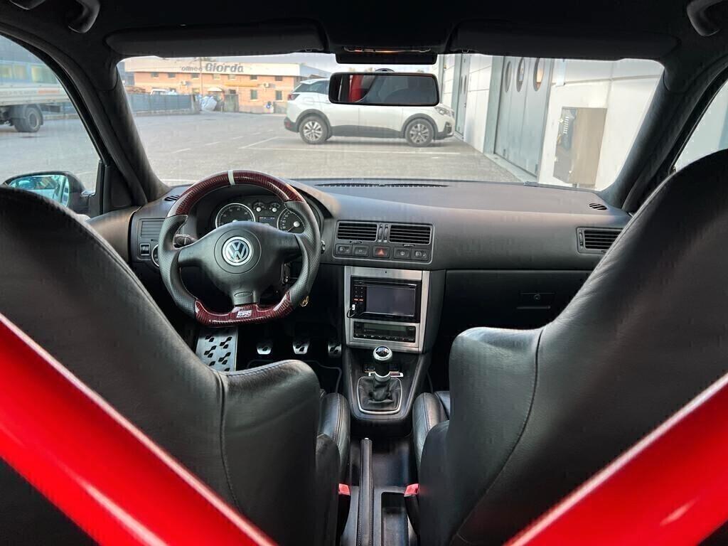 Volkswagen Golf R32