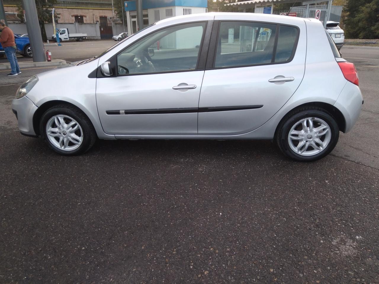 Renault Clio 1.2 16V 75cv 5 porte Luxe x neopatentati