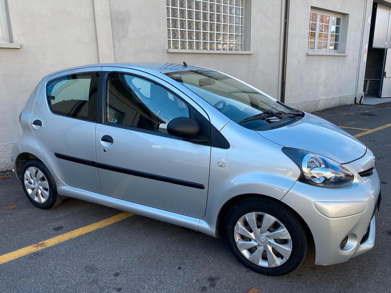 Toyota Aygo 1.0 12V VVT-i 5 porte Active Connect