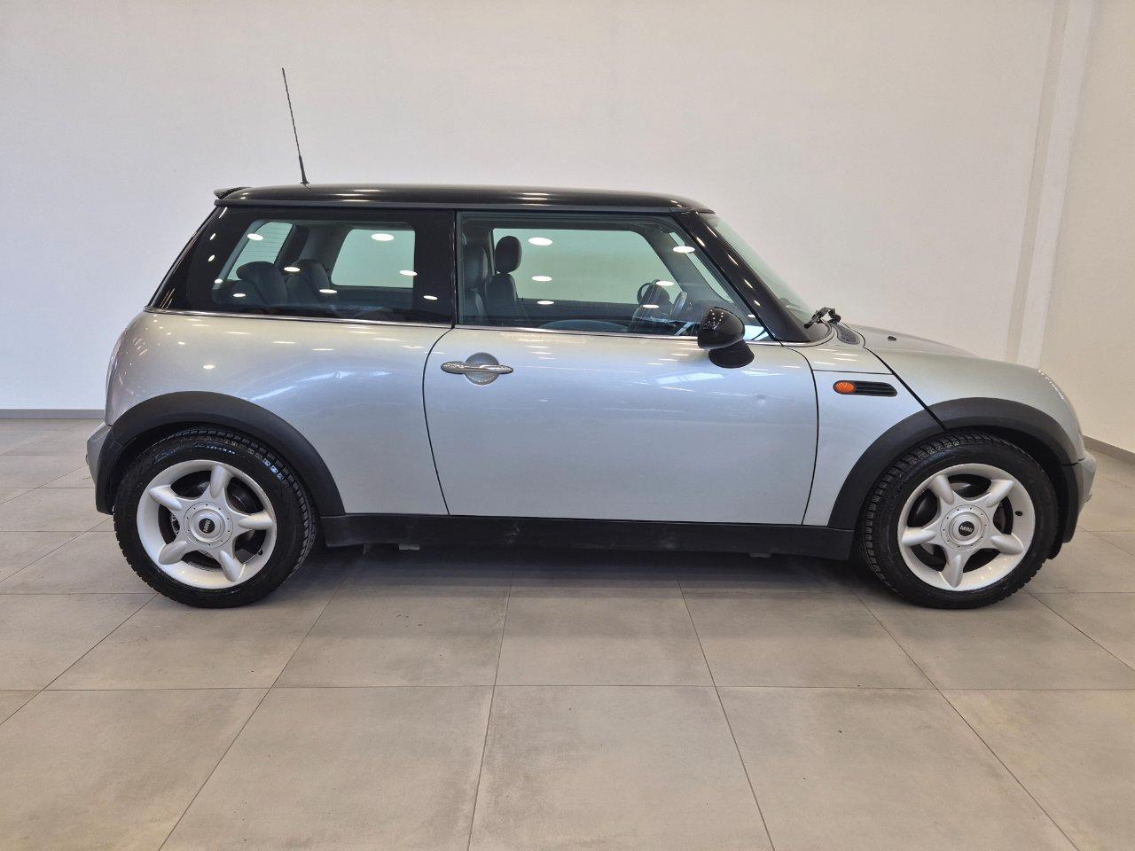 Mini Cooper 1.6 3 p. - NEOPATENTATI
