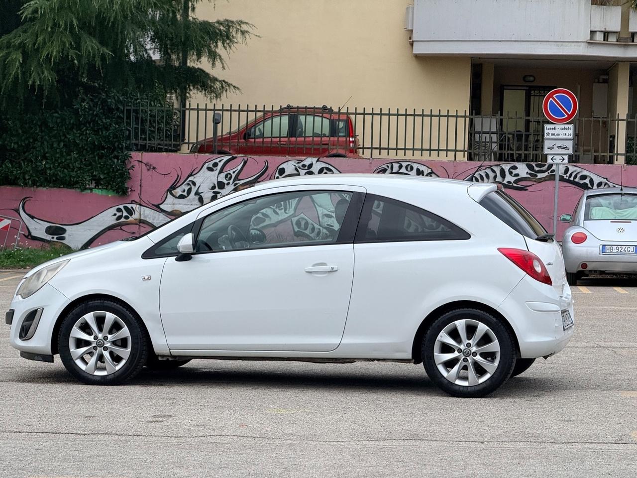 Opel Corsa 1.2 GPL/benzina
