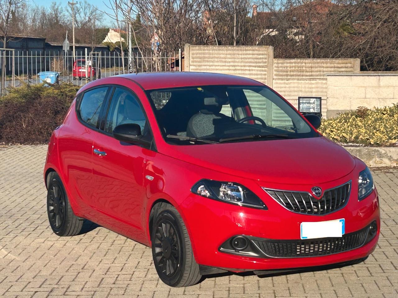 Lancia Ypsilon 1.0 FireFly 5 porte S&S Hybrid Silver