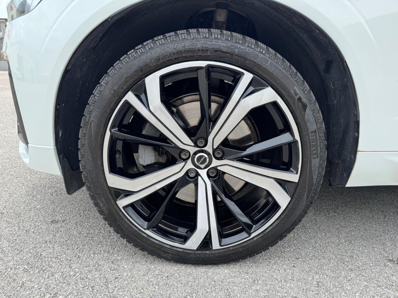 Volvo XC 60 B4 R-Design Plus Dark
