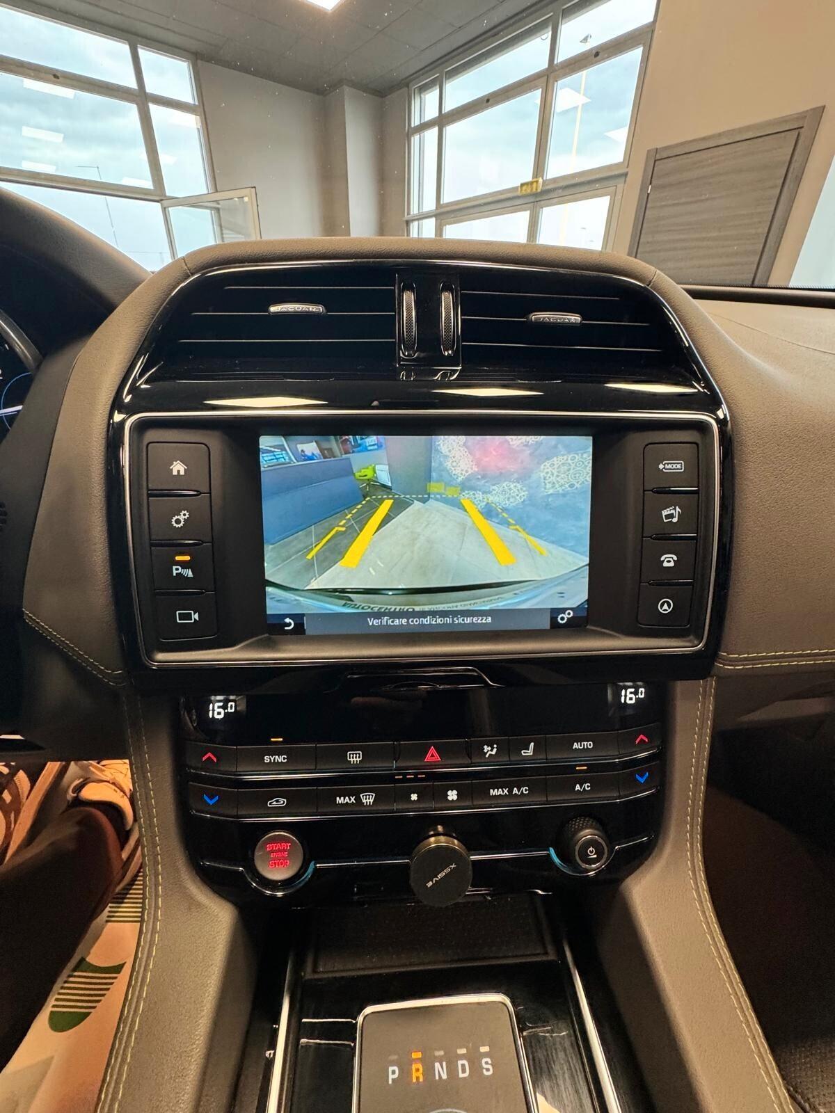 JAGUAR F-PACE 2-0 D4D 4WD TETTO APRIBILE R-DYNAMIC SPORT