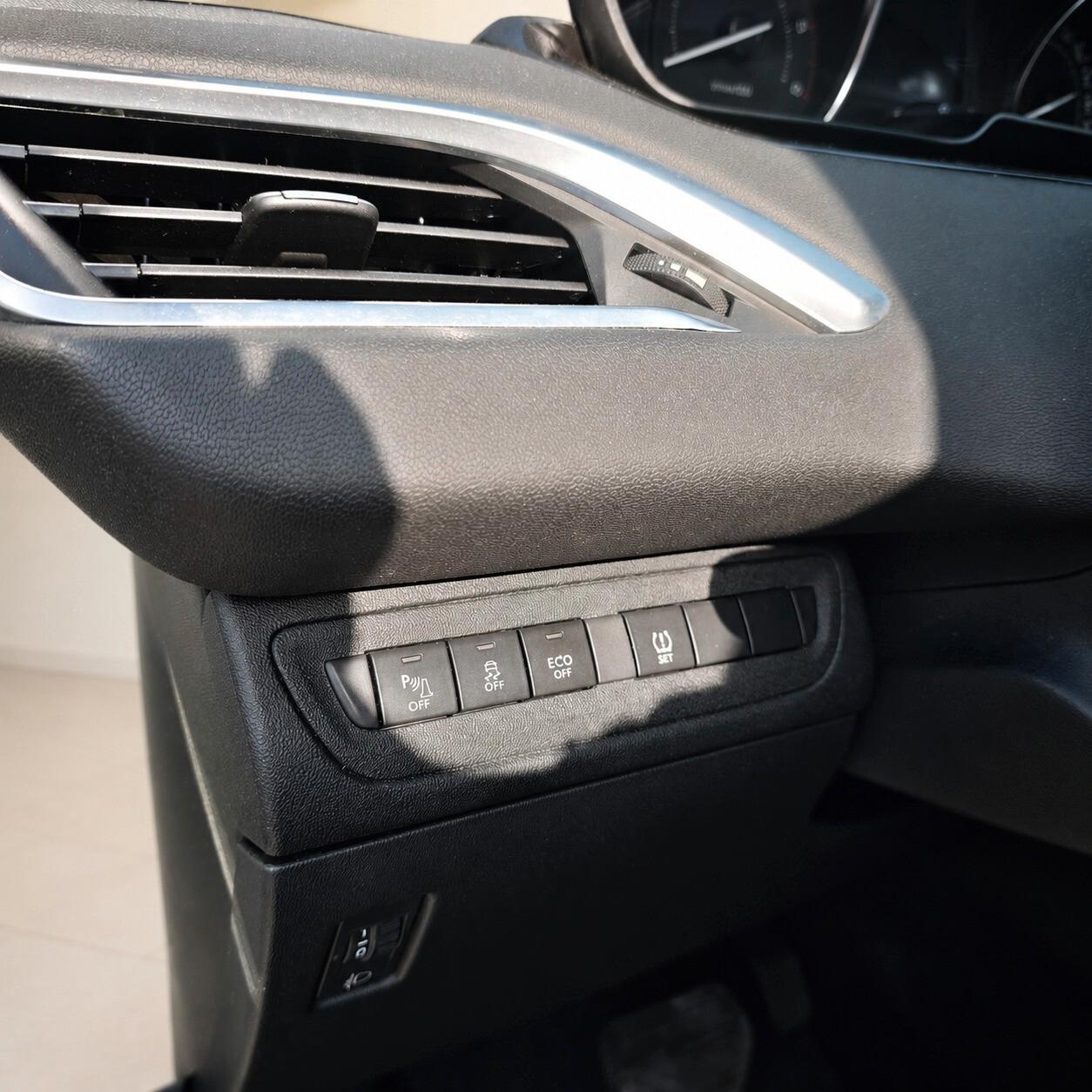 Peugeot 208 1.6 e-HDi 92 CV Stop&Start ETG6 5 porte Allure