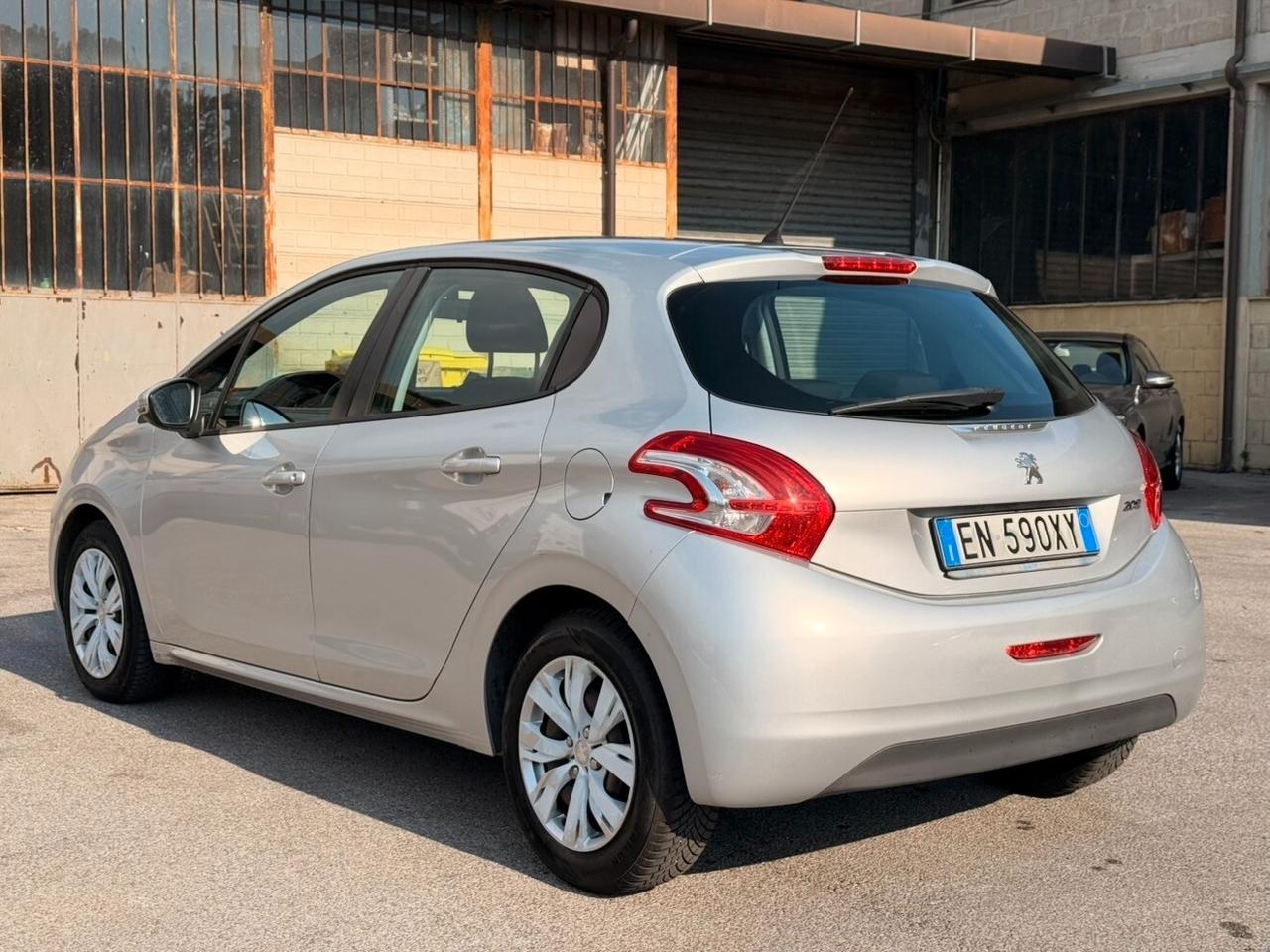 Peugeot 208 1.4 HDi 68 CV 5 porte Allure