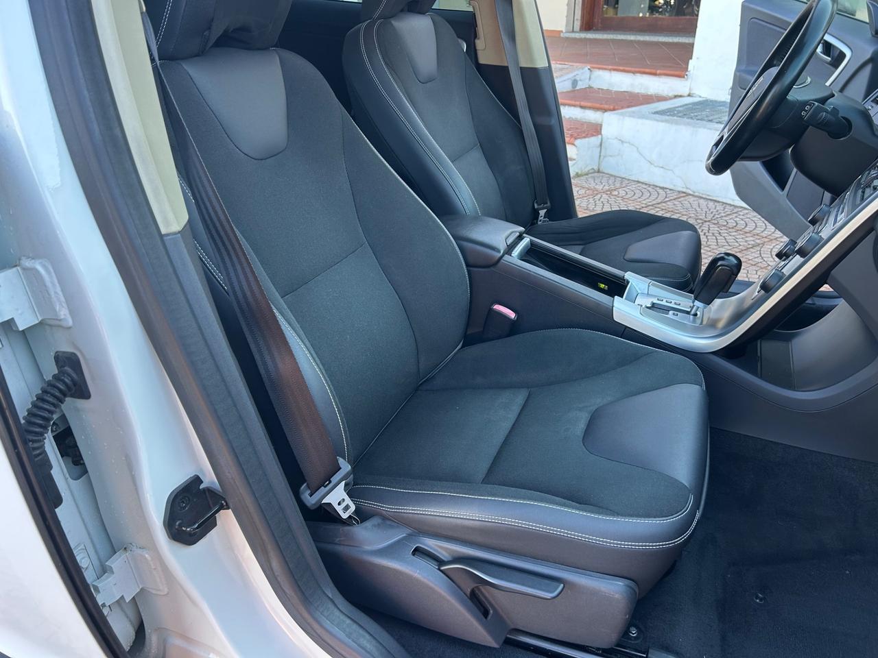 Volvo XC 60 XC60 D5 AWD Geartronic Momentum