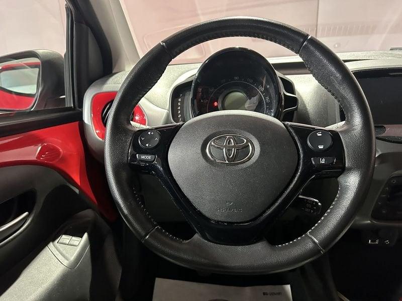 Toyota Aygo Connect 1.0 VVT-i 72 CV 5 porte x-play