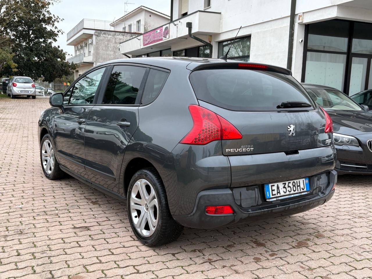 Peugeot 3008 1.6 HDi 110CV cambio robotizzato Business