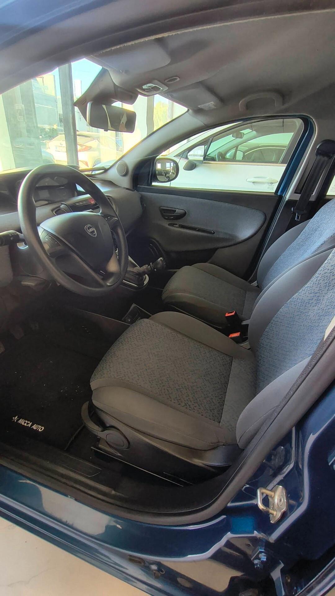Lancia Ypsilon 1.0 FireFly 5 porte S&S Hybrid Silver Plus