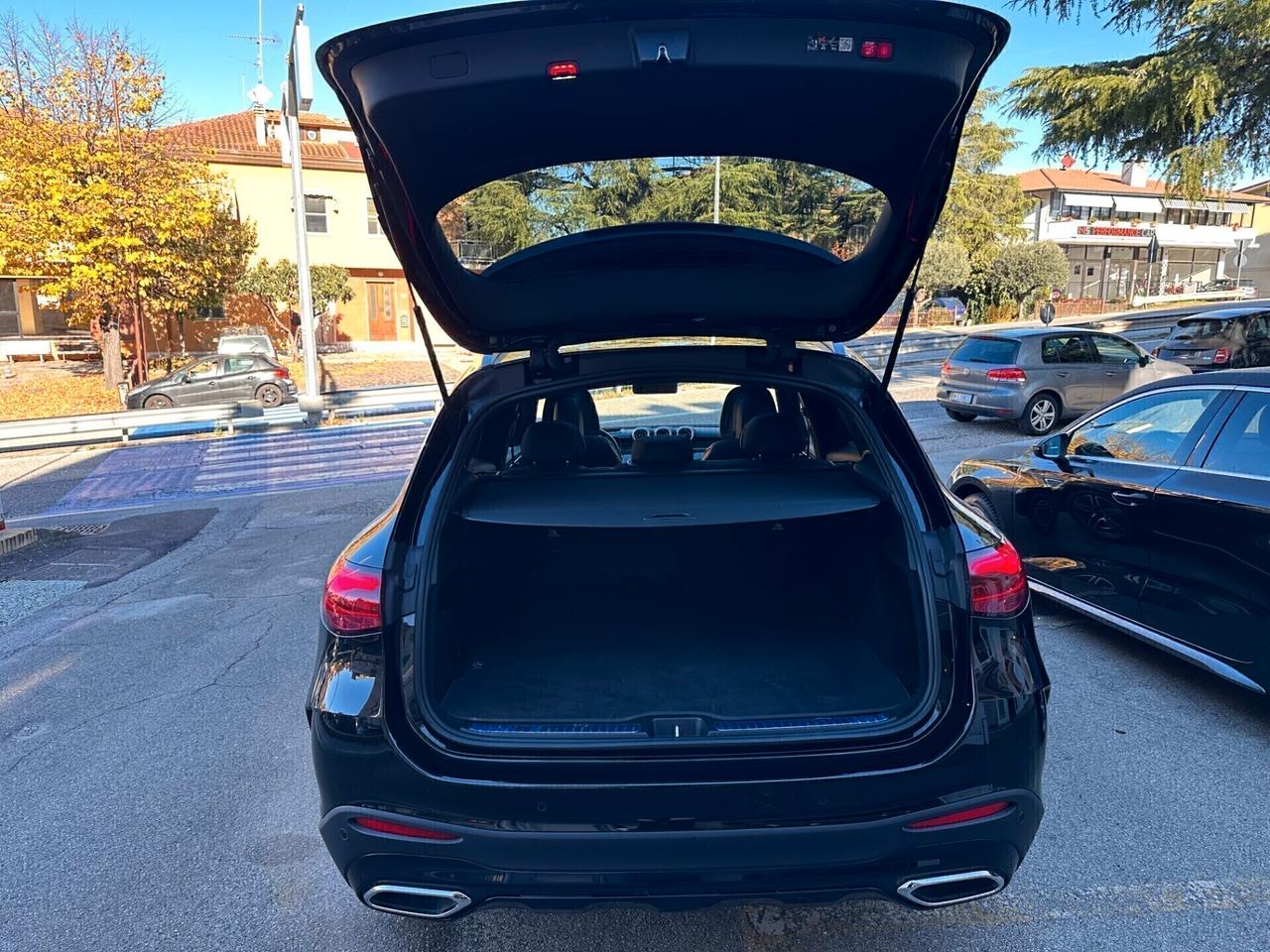 Mercedes-benz GLC 220 d 4M AMG Premium_PANORAMA_FARI DIGITAL LED_ CAMERA 360_HEAD-UP_BLACK