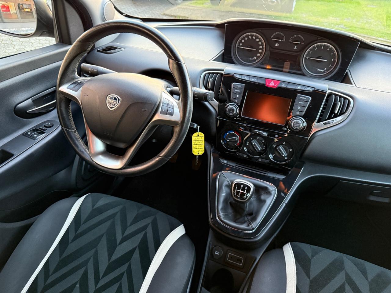 Lancia Ypsilon 1.2 69 CV 5p. |NEOPATENTATI|CERCHI IN LEGA