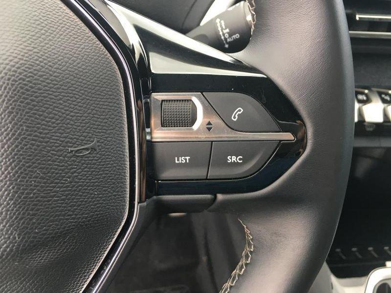 Peugeot 3008 PureTech Turbo 130 Allure Pack NAVI+KEYLESS 17 MILA KM