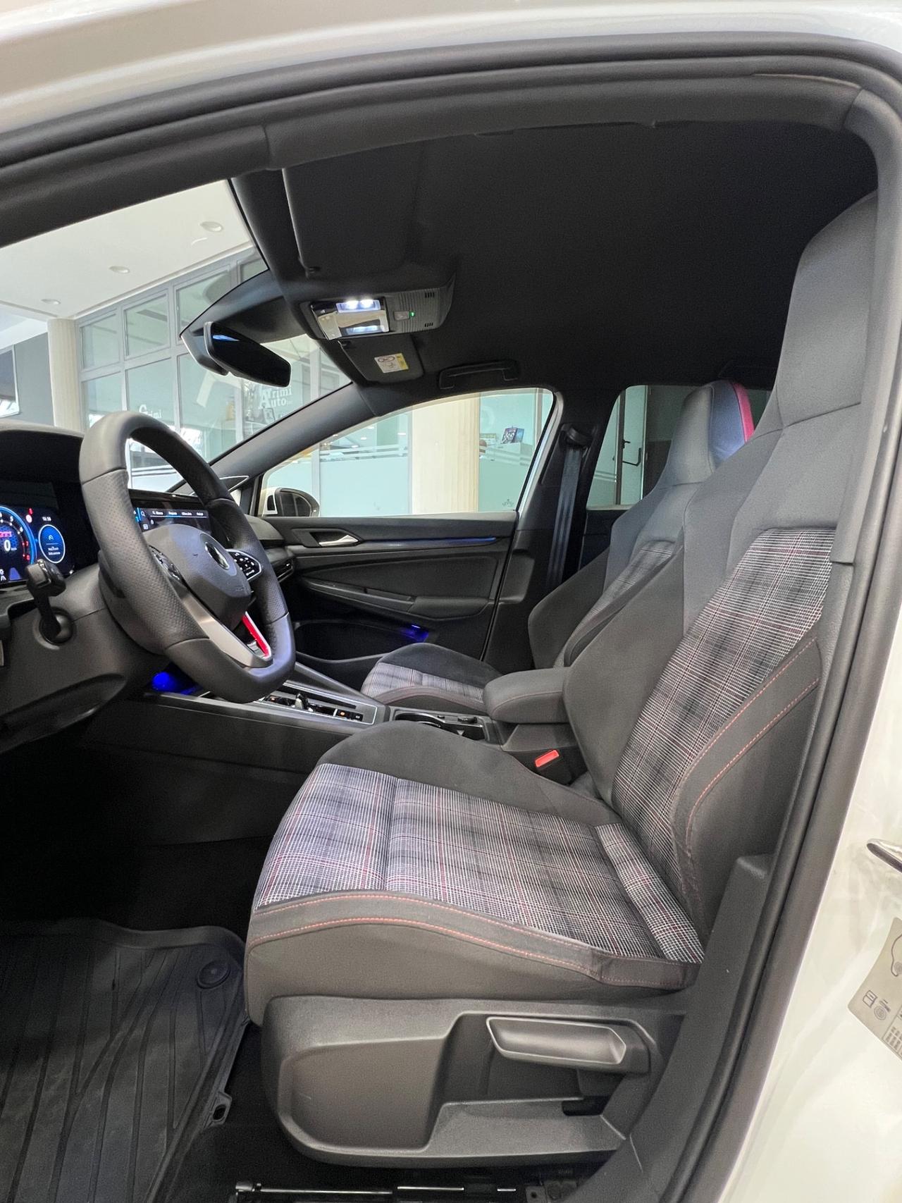 Volkswagen Golf GTI 2.0 TSI DSG