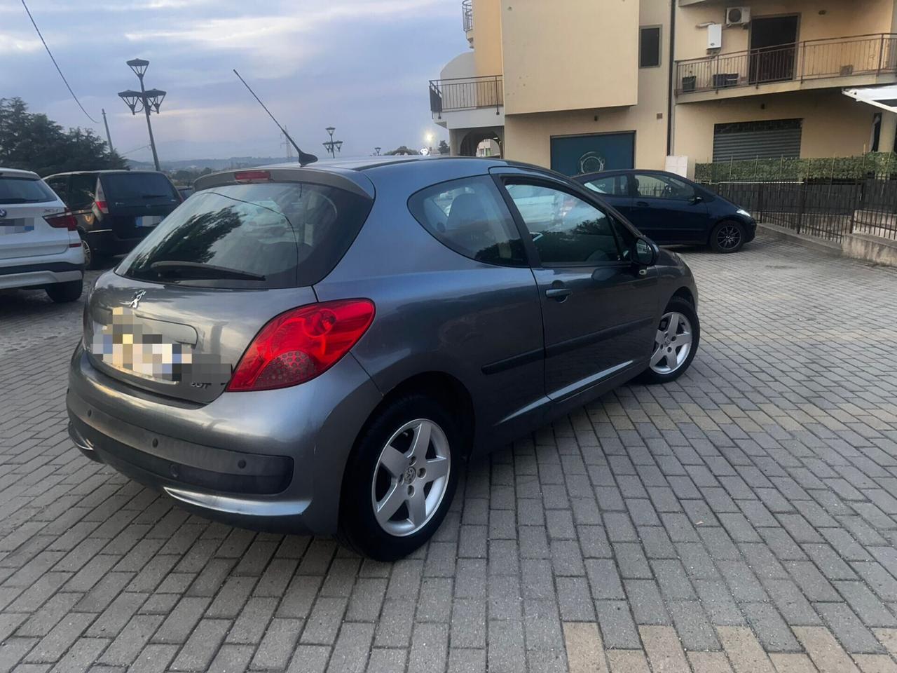 Peugeot 207 1.4 HDi 70CV 3p. Adatta neopatentati