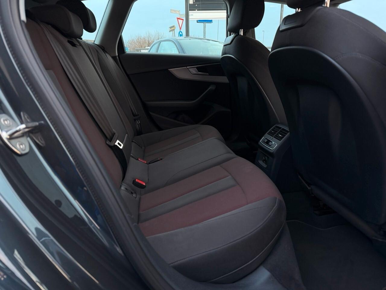 Audi A4 Avant 2.0 Tdi mhev Business Advanced 163cv S - tronic