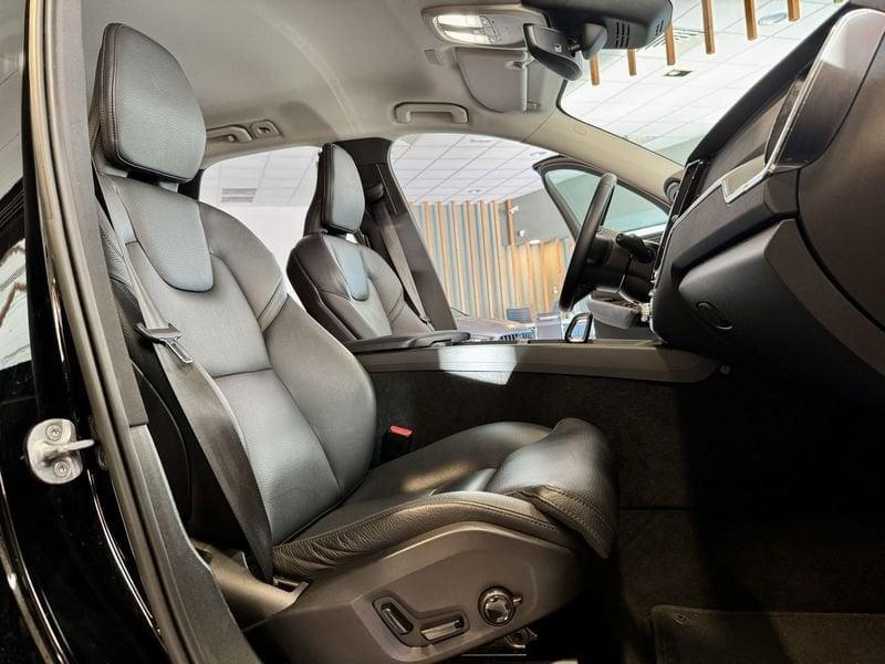 Volvo XC60 XC60 B4 (d) AWD automatico Plus Dark