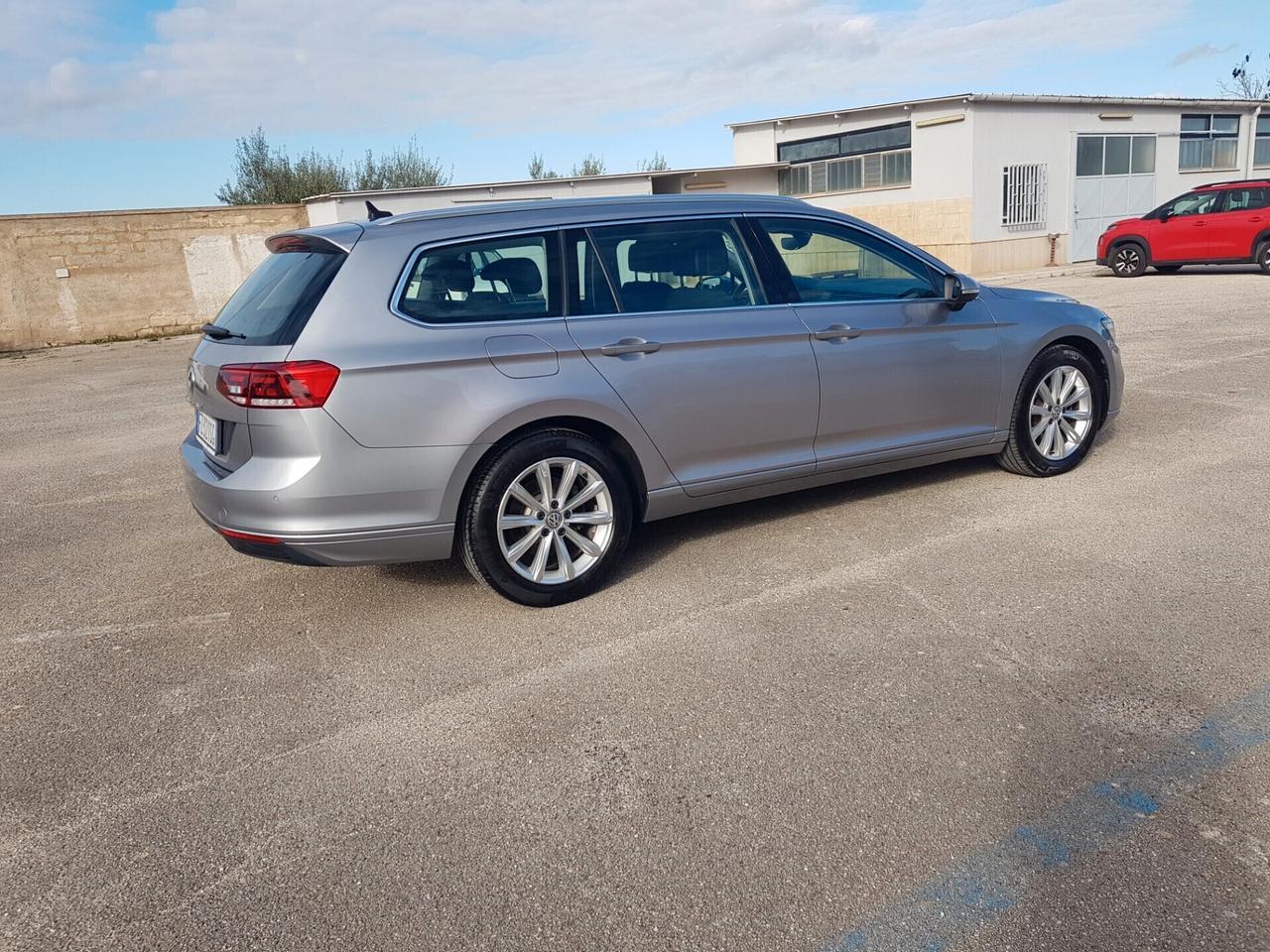 Volkswagen Passat 1.6 TDI SCR DSG Business BMT