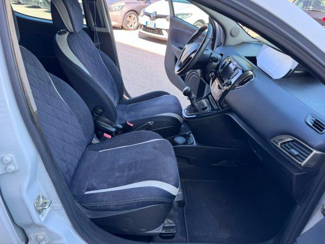 LANCIA Ypsilon 1.2 fire 69 CV 5 porte Gold OK NEOPATENTATO