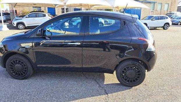 Lancia Ypsilon SILVER