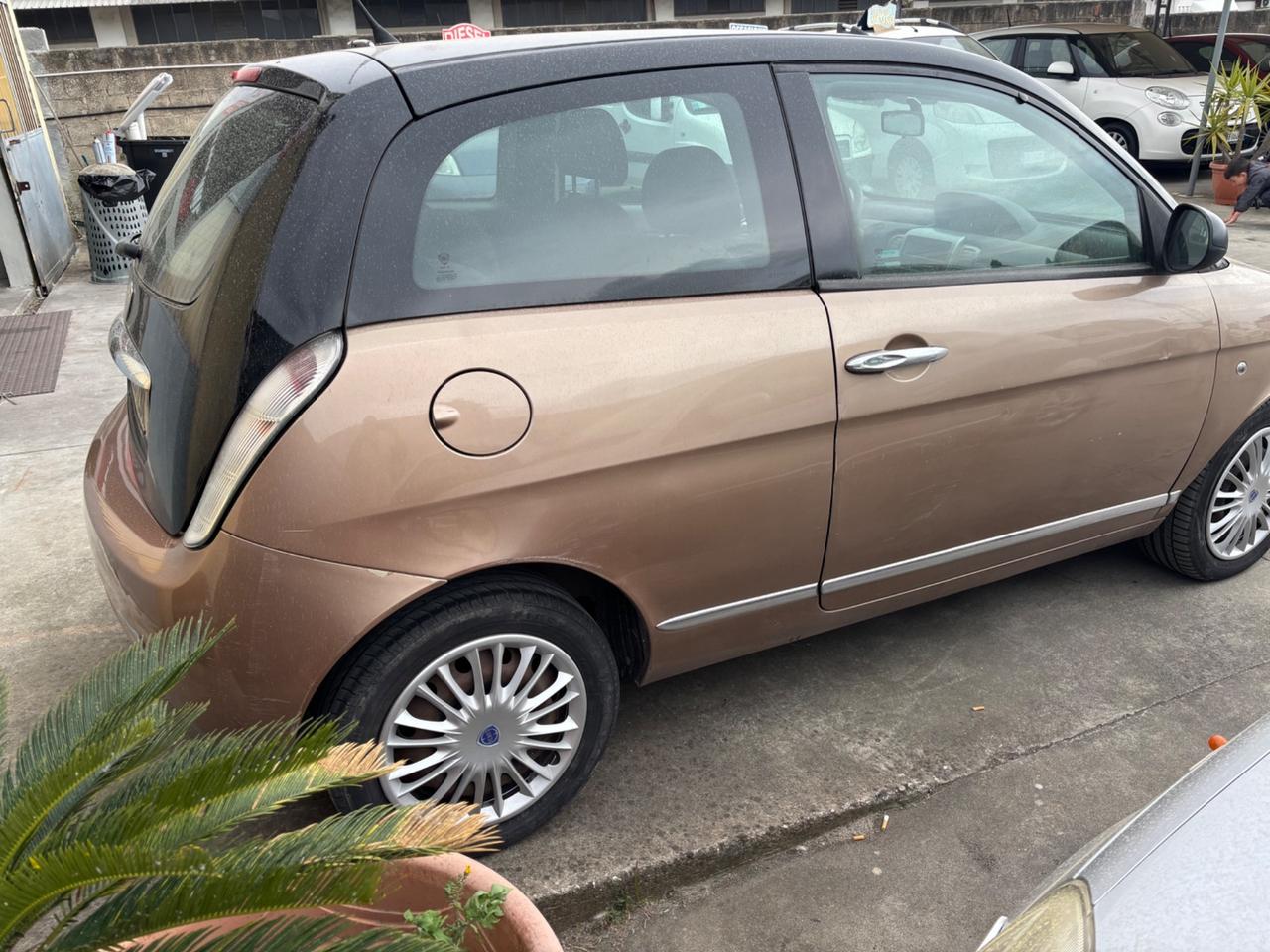 Lancia Ypsilon 1.2 Argento neo patentato