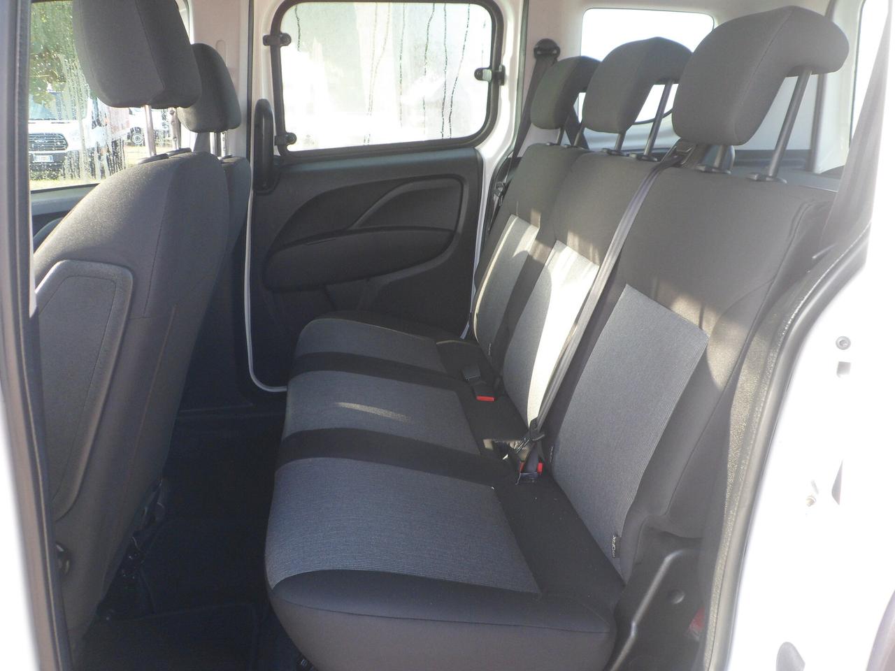 Fiat Doblo 5 posti autocarro